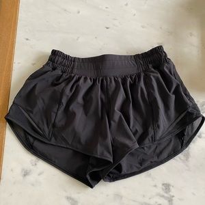 Lululemon Hotty Hot Black Shorts 2.5”